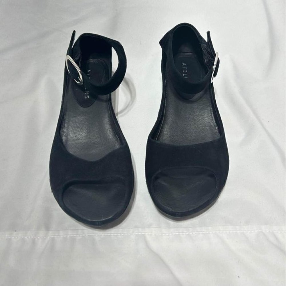 Ateliers woman’s leather open toe sandals. Silver buckle. Italian made. Size 39.